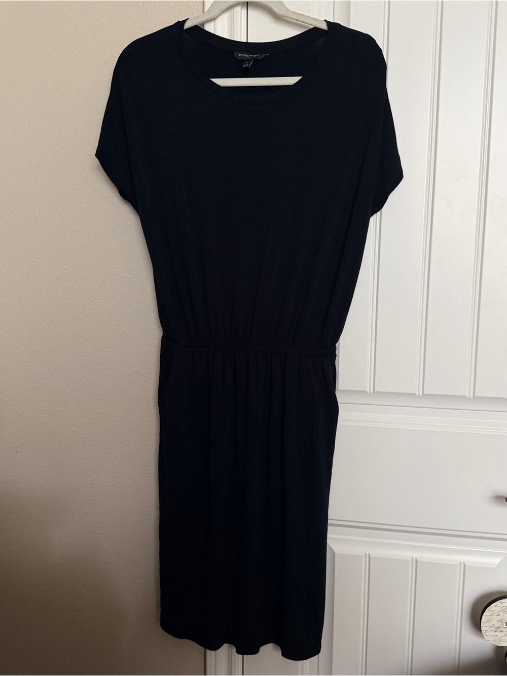 Banana Republic Black Short Sleeve Midi Dress with Elastic Waist Size Medium